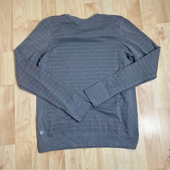 Lululemon Shirt Womens Small Gray Long Sleeve Logo Breathable Active Workout - Picture 1 of 4